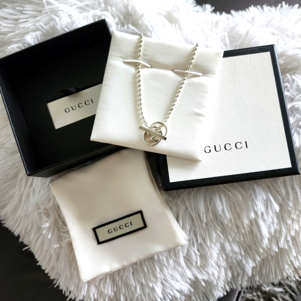 GUCCI Britt Sterling silver GG toggle necklace